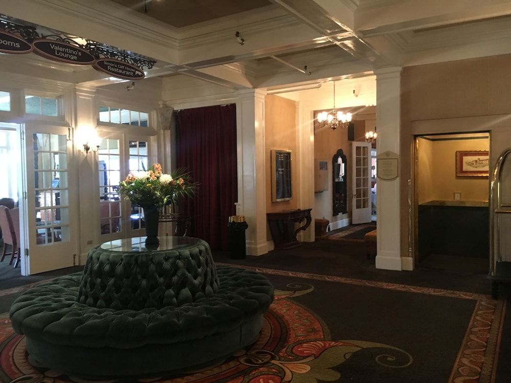 Columbia Gorge Hotel and Spa 3