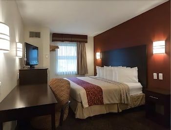 Travelodge by Wyndham Romulus Detroit Airport 3