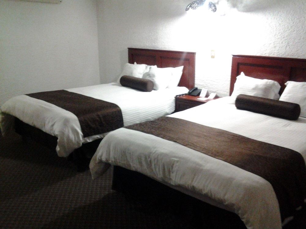 Howard Johnson Calle Real Morelia 2