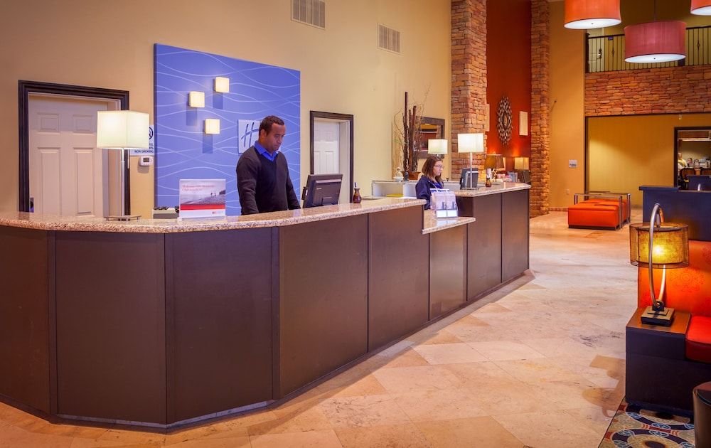 Holiday Inn Express Hotel & Suites Mesquite 2