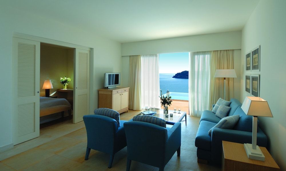 Blue Palace, a Luxury Collection Resort & Spa 2