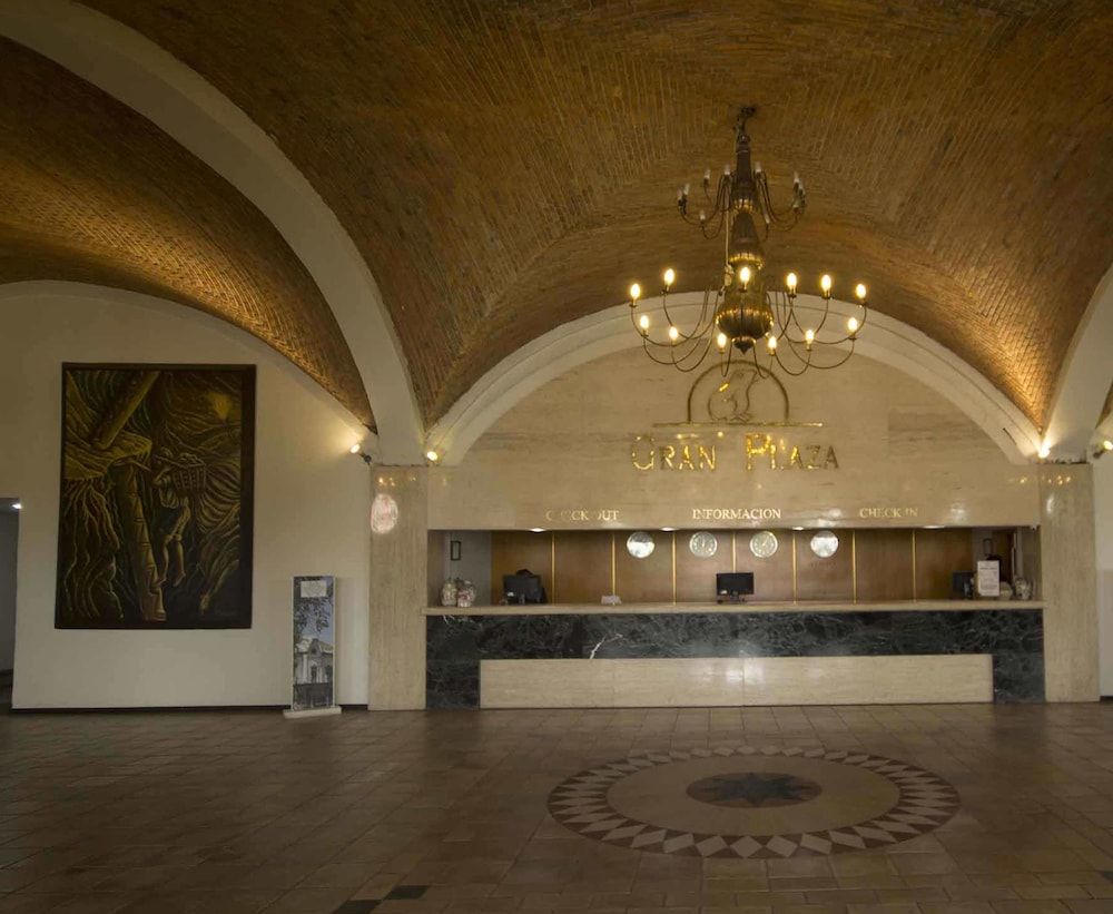 Gran Plaza Hotel & Convention Center 2