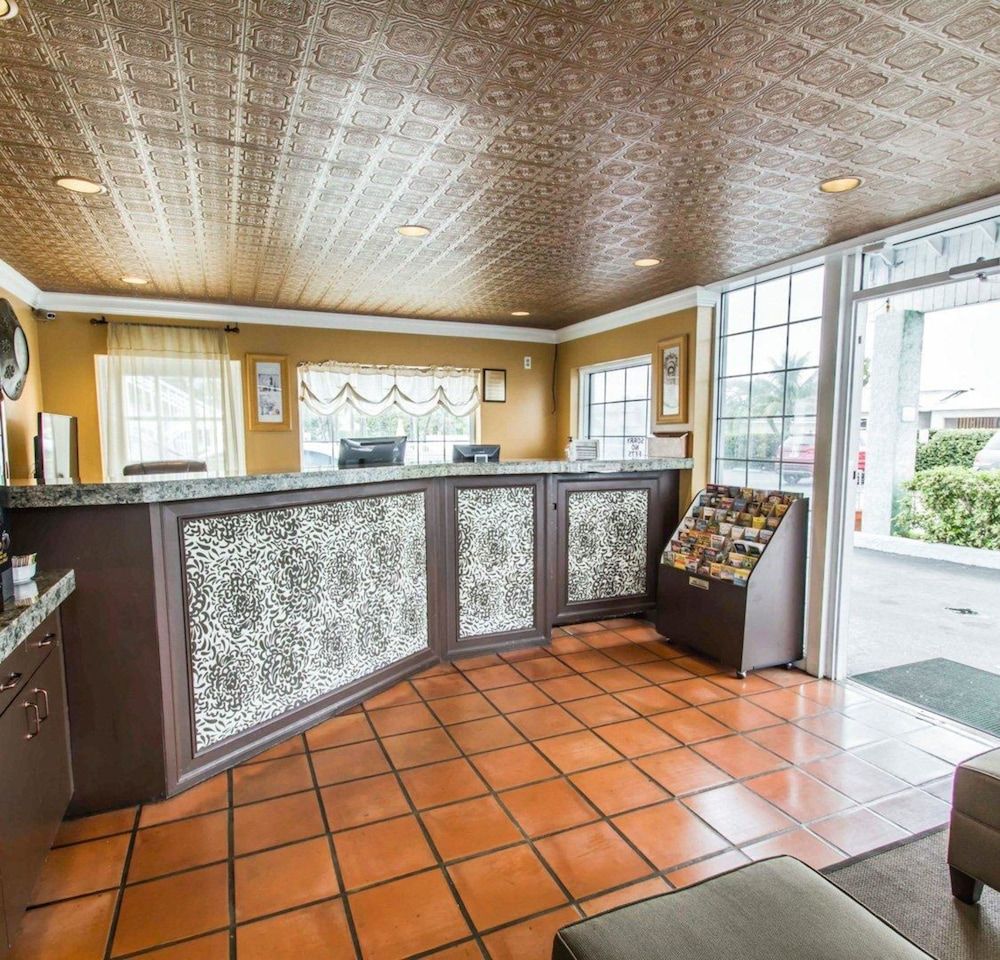 Econo Lodge Cocoa Beach  near the Port 3