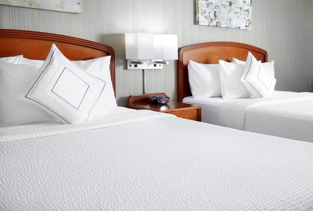 Courtyard by Marriott Edison Woodbridge 2