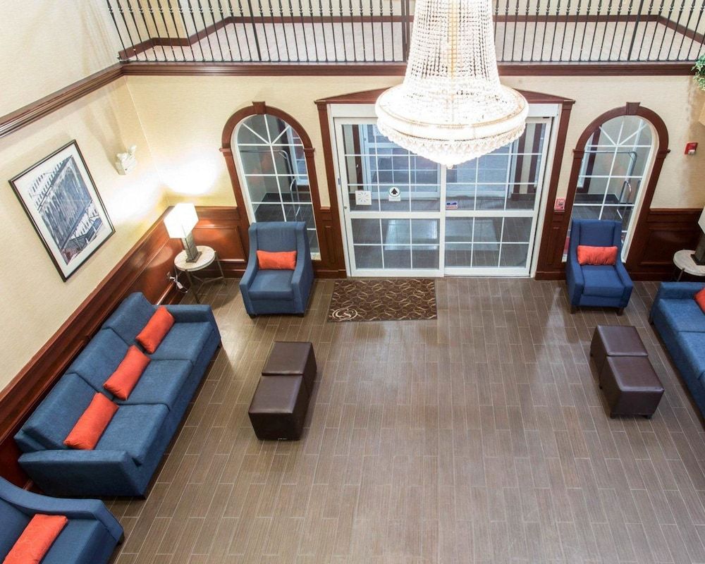 Comfort Suites Newark - Harrison 2