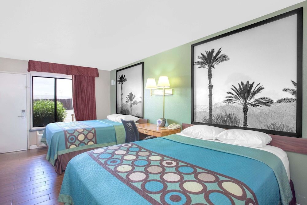 Super 8 by Wyndham Barstow 3