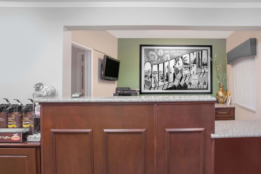 Super 8 by Wyndham Barstow 2