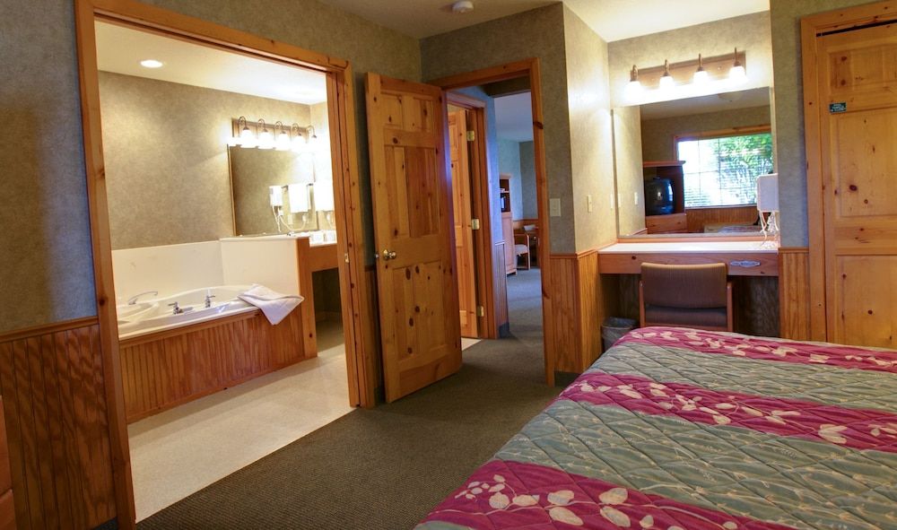 Poulsbo Inn & Suites 2