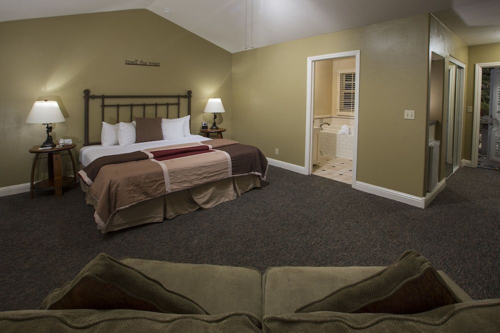 Carmel River Inn 3