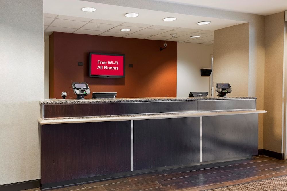 Red Roof Inn PLUS+ Long Island - Garden City 3