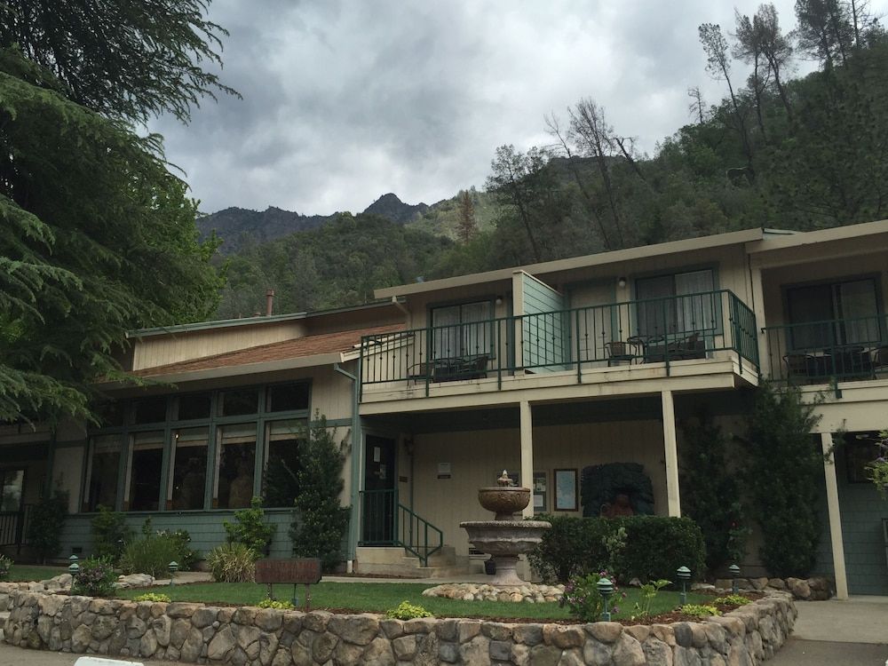 Yosemite Cedar Lodge 2 Yosemite Cedar Lodge 2