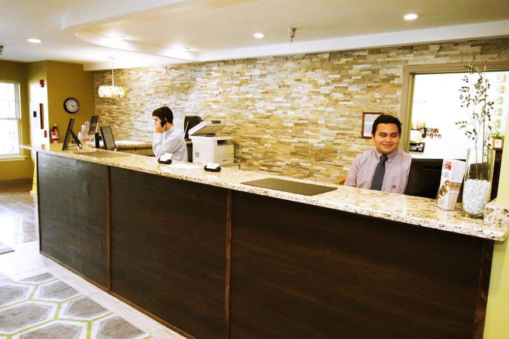 Hilltop Inn & Suites - North Stonington 3