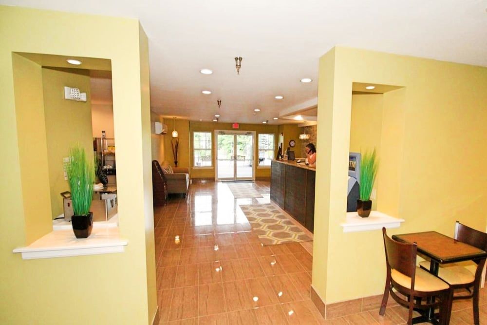 Hilltop Inn & Suites - North Stonington 2