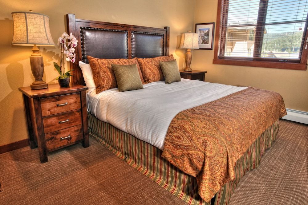 The Village at Squaw Valley 3 The Village at Squaw Valley 3