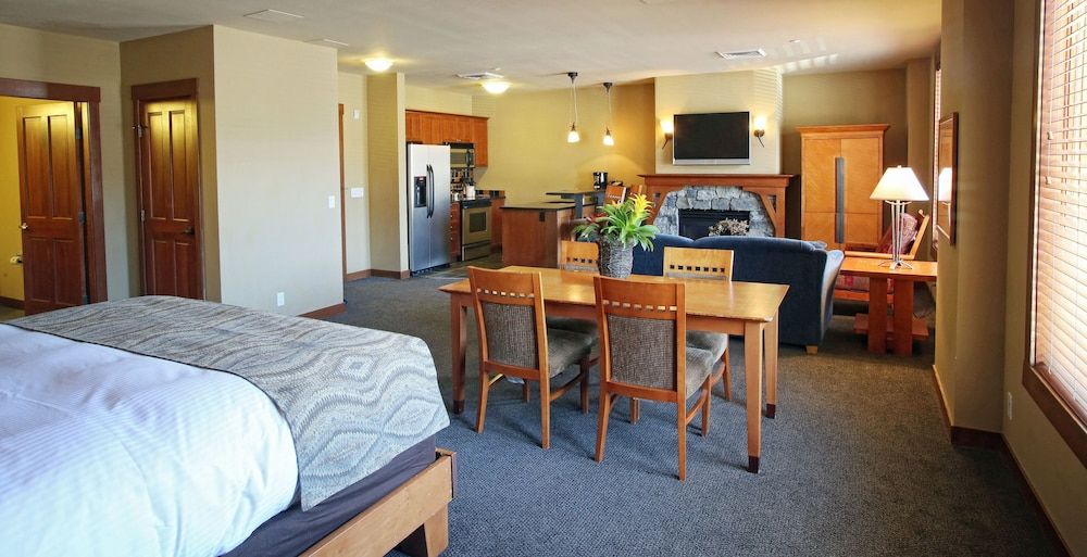 The Village at Squaw Valley 2 The Village at Squaw Valley 2