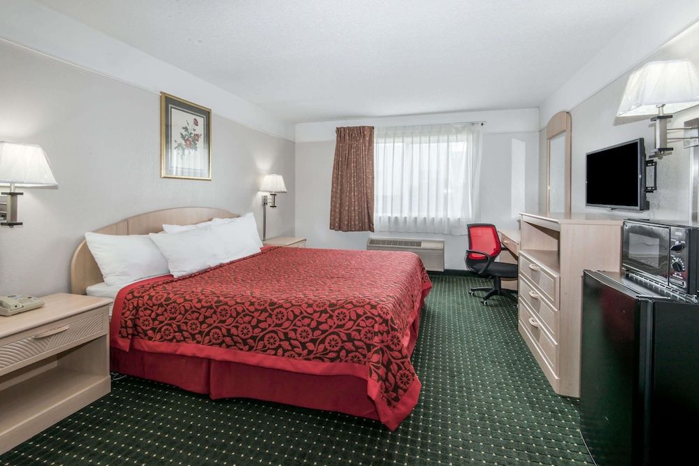 Days Inn by Wyndham Kansas City International Airport 3