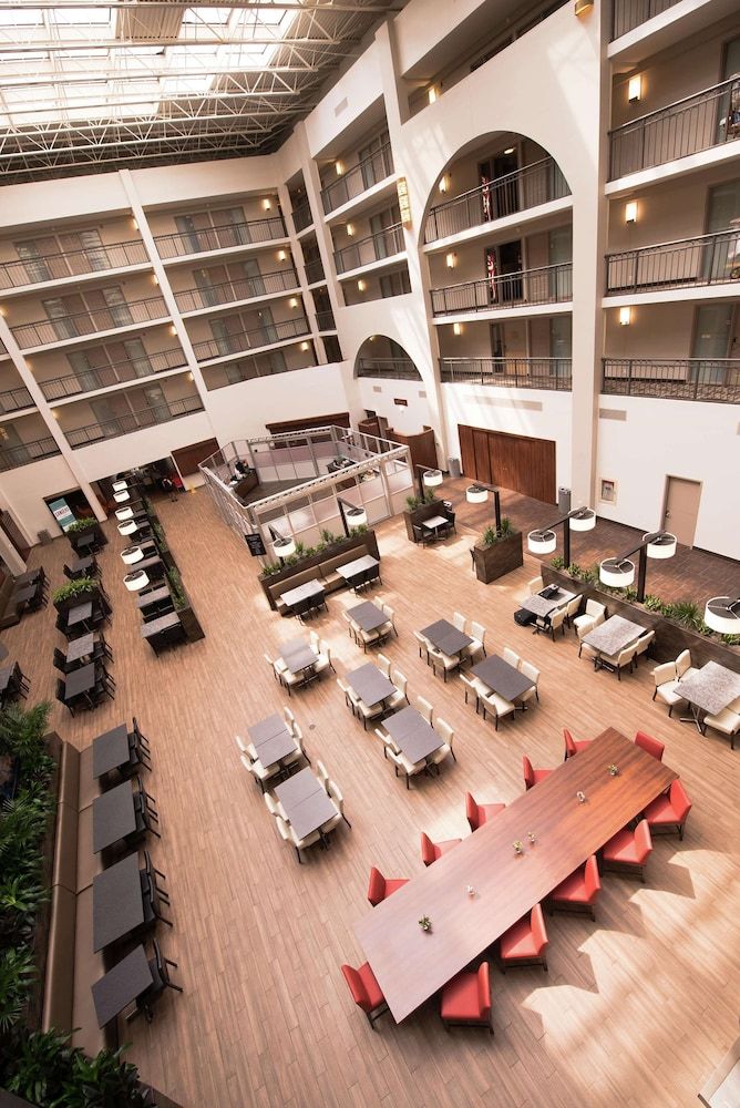 Embassy Suites by Hilton Detroit - Livonia/Novi 2