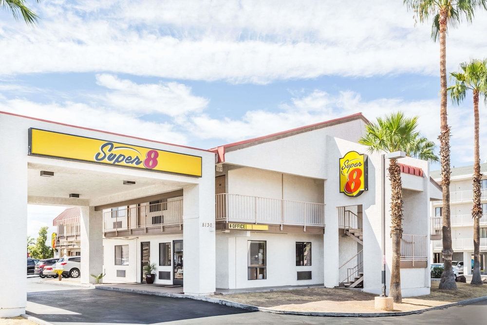 Super 8 by Wyndham Phoenix Metro North 1