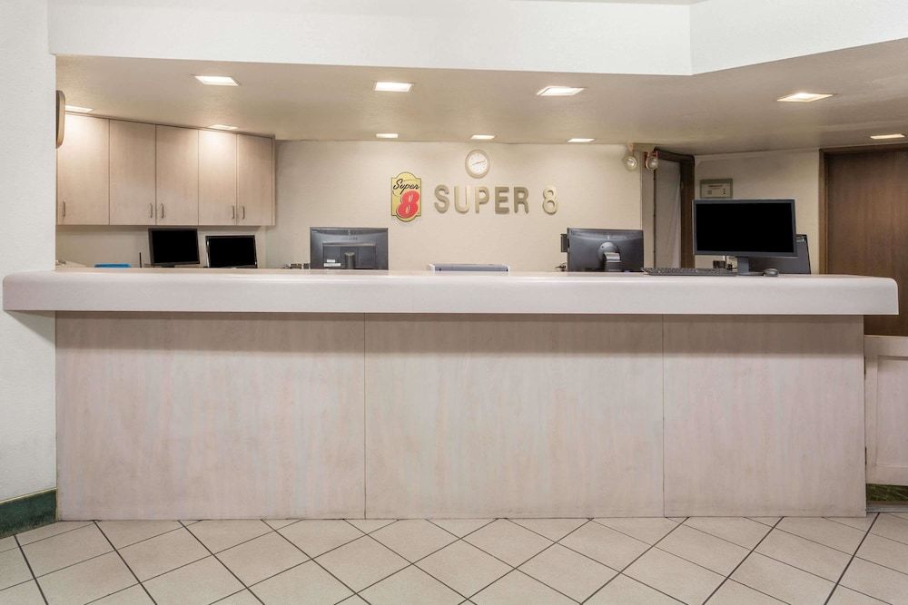 Super 8 by Wyndham Phoenix Metro North 2