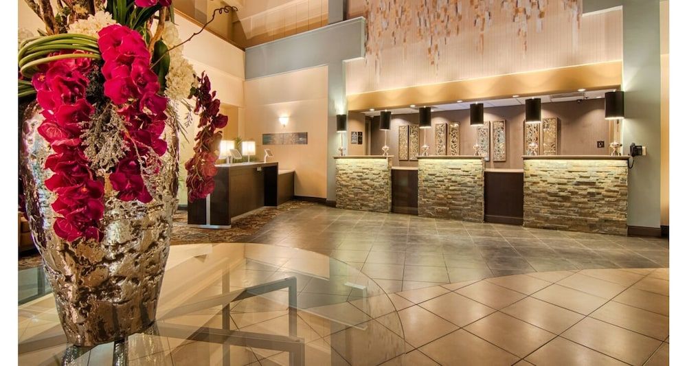 Comfort Inn & Suites At Copeland Tower 2