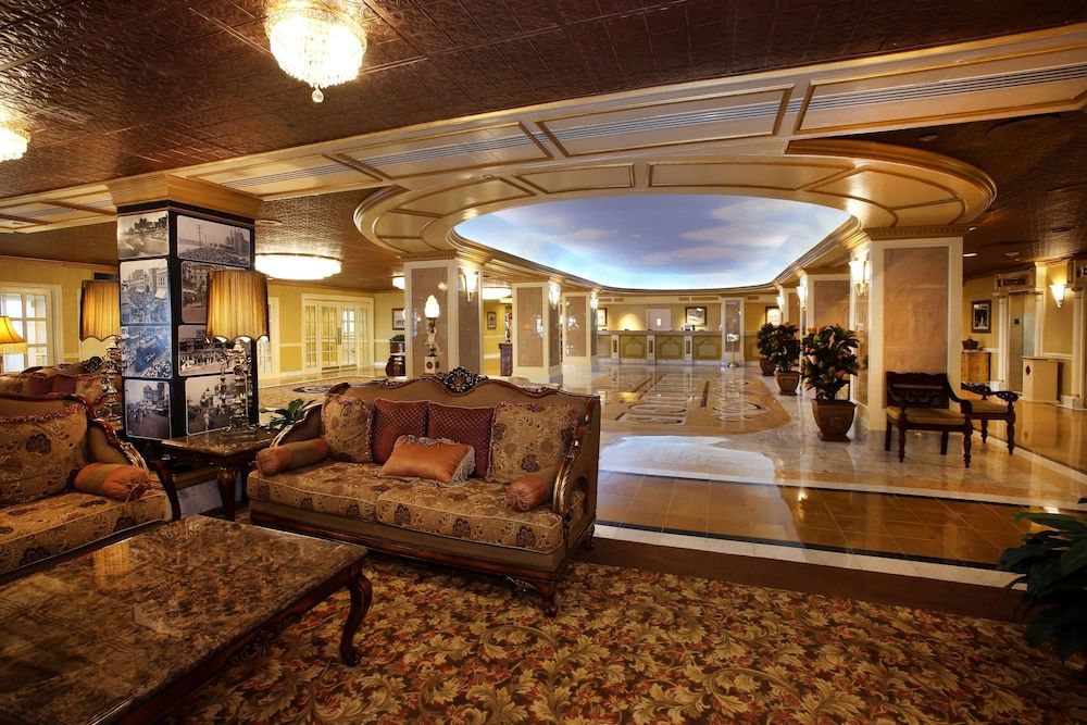 The Claridge - A Radisson Hotel 3