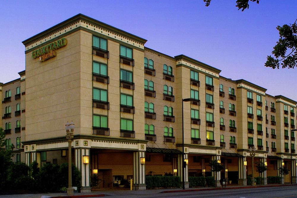 Courtyard By Marriott Pasadena/Old Town 1