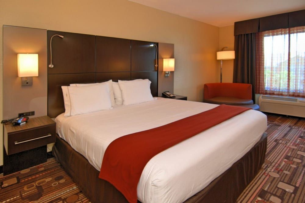 Holiday Inn Express Convention Center/Cruise Port 3