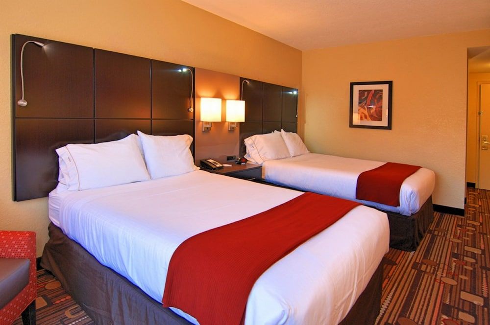 Holiday Inn Express Convention Center/Cruise Port 2