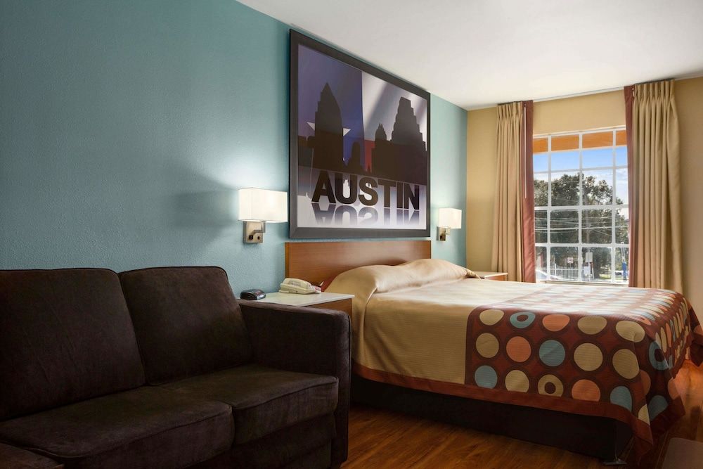 Super 8 by Wyndham Austin Downtown/Capitol Area 1