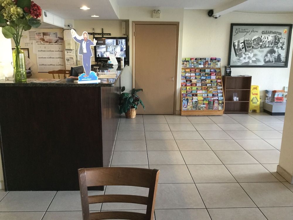 Super 8 by Wyndham Clearwater/US Hwy 19 N 3