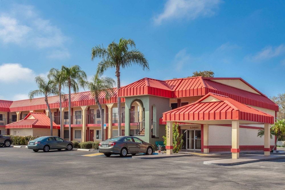 Super 8 by Wyndham Clearwater/US Hwy 19 N 1