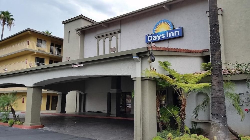 Days Inn by Wyndham Buena Park 2
