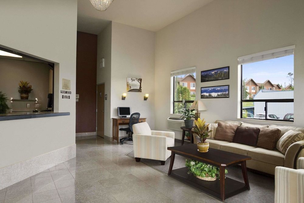 Super 8 by Wyndham Port Angeles at Olympic National Park 2