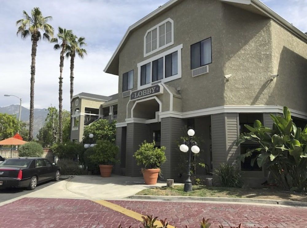 Oak Tree Inn 2 estrelas em Monrovia