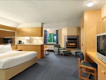 Microtel Inn & Suites by Wyndham Anchorage Airport 3