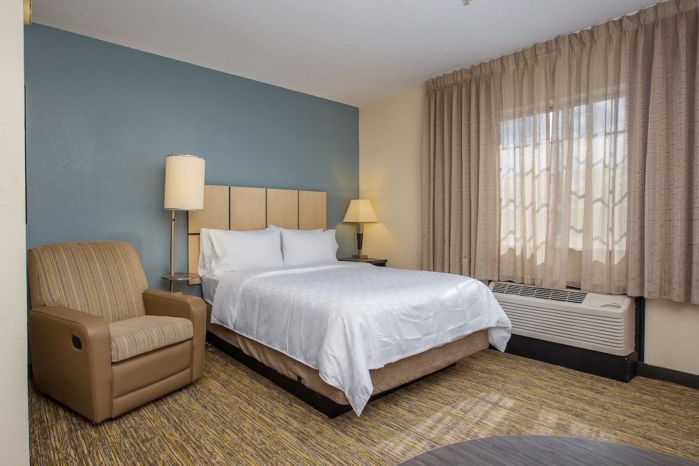 Sonesta Simply Suites Miami Airport Doral 3