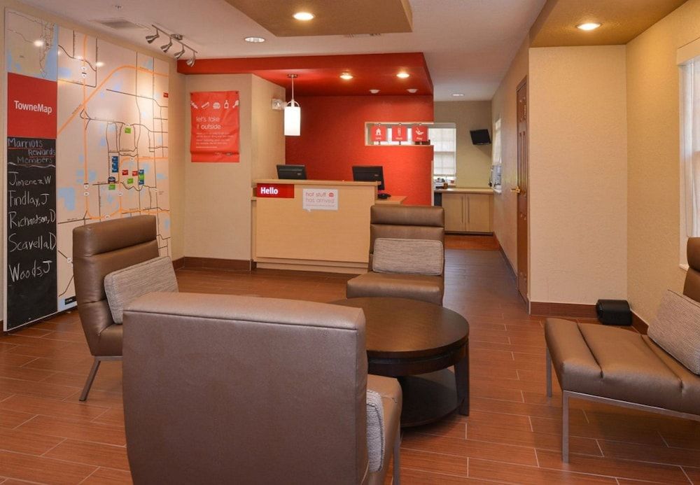 Candlewood Suites Miami Lakes 2