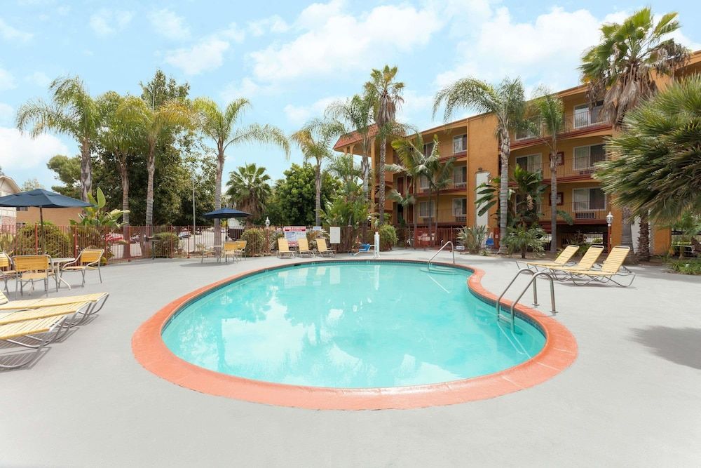 Days Inn by Wyndham Mission Valley Qualcomm 2 estrellas en San Diego