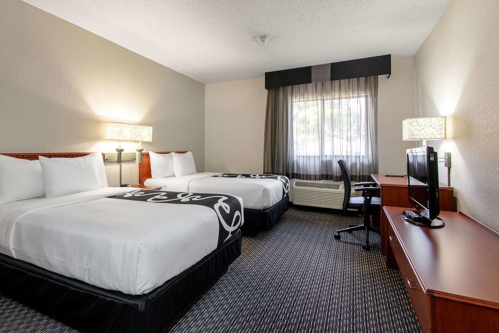 La Quinta Tamarac East 3