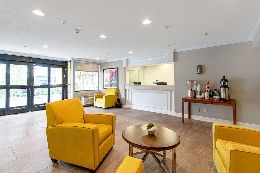 La Quinta Tamarac East 2