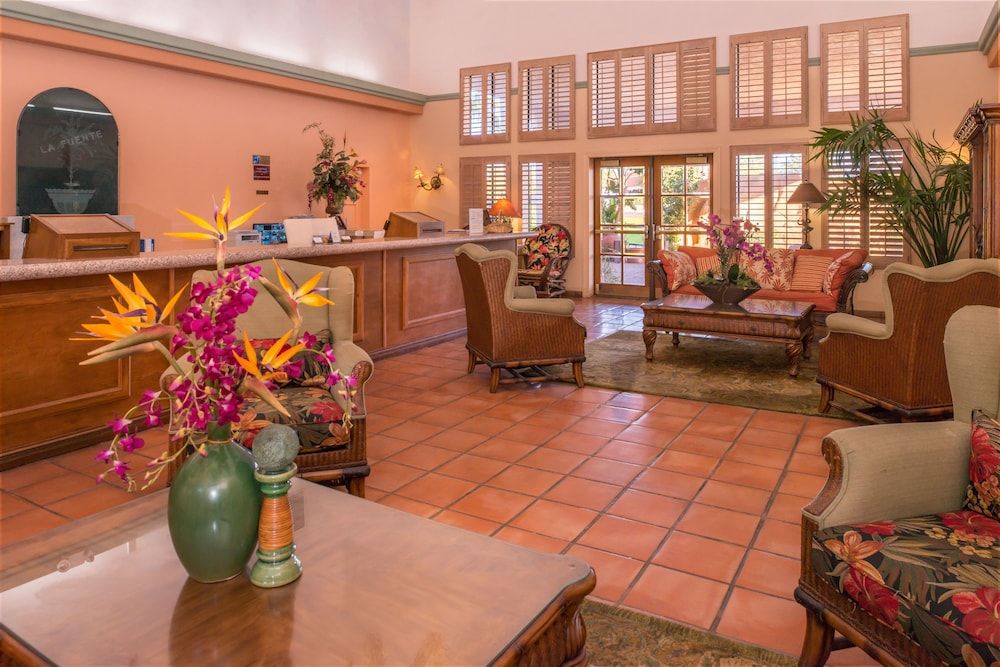 La Fuente Inn & Suites 2