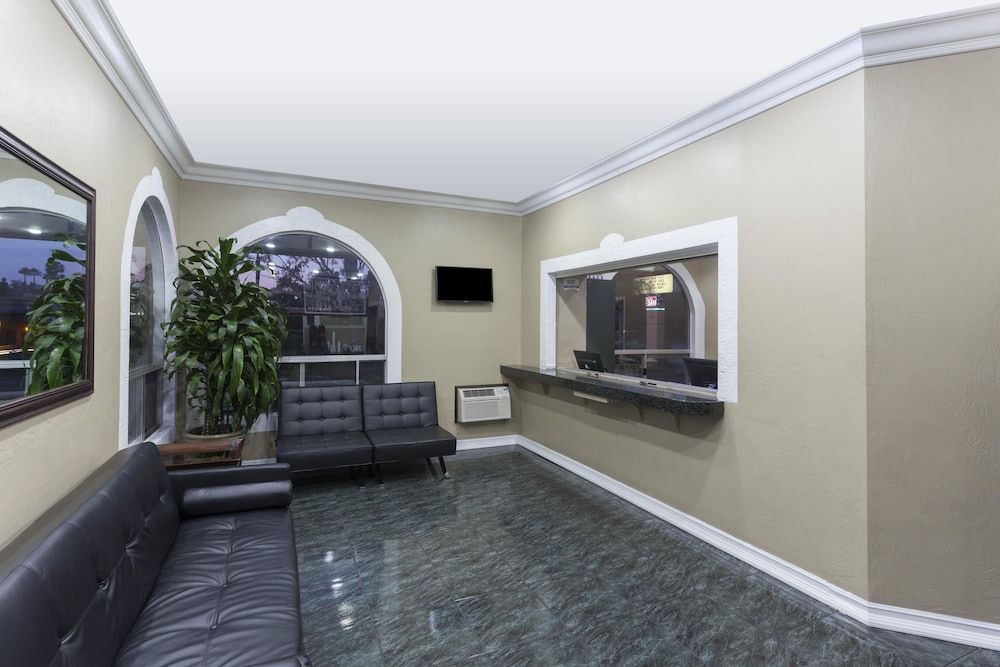 Super 8 by Wyndham San Diego Hotel Circle 3