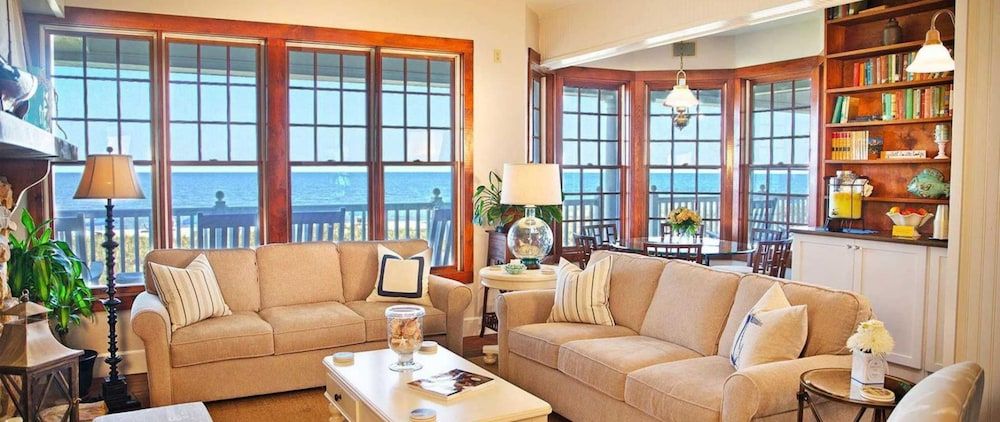 Elizabeth Pointe Lodge 2