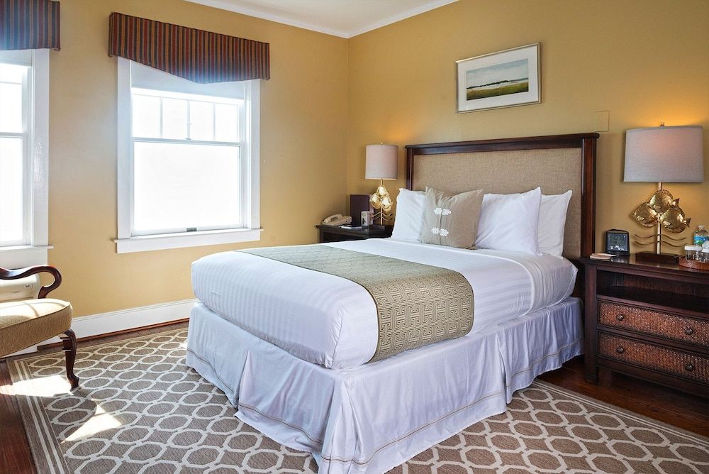 Elizabeth Pointe Lodge 3