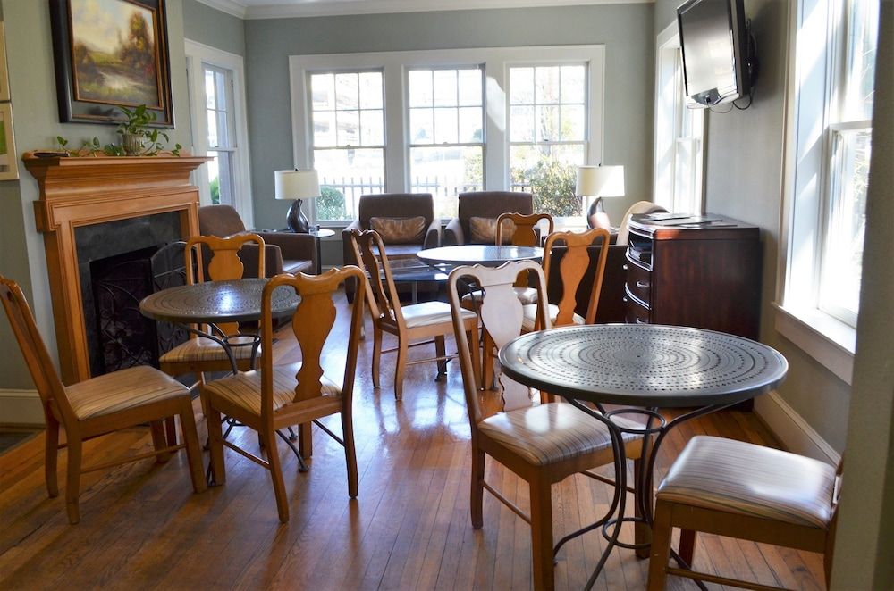 The University Inn at Emory 3