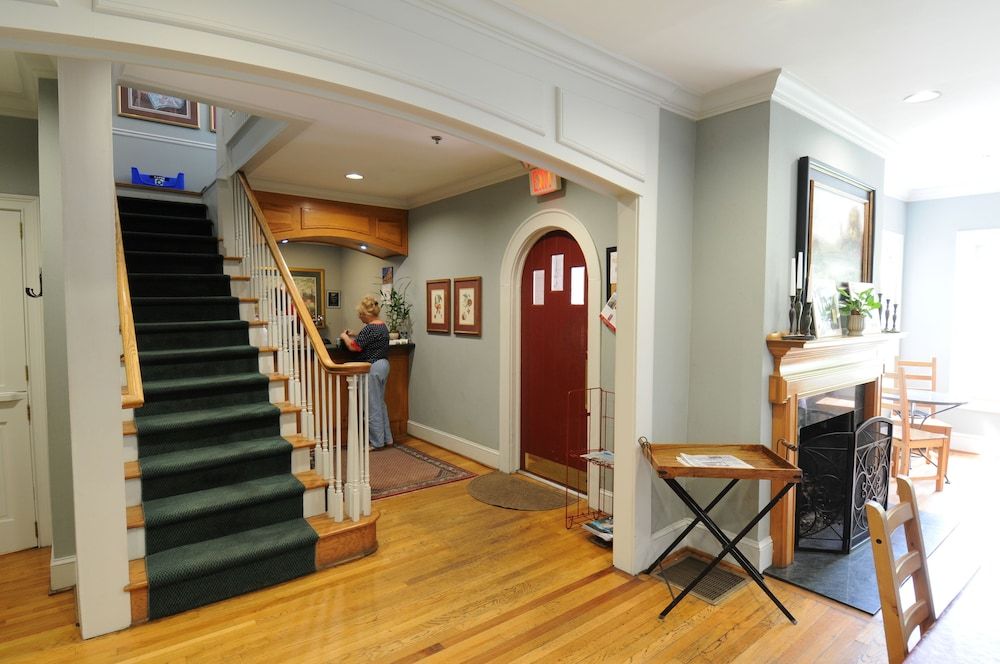 The University Inn at Emory 2