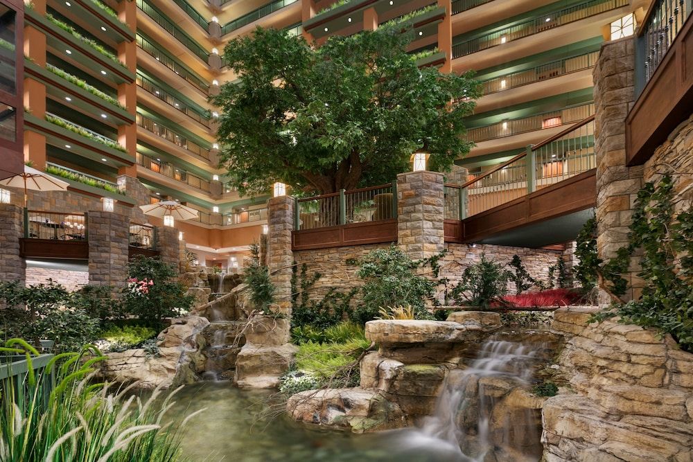 Chateau On The Lake Resort Spa and Convention Center 3