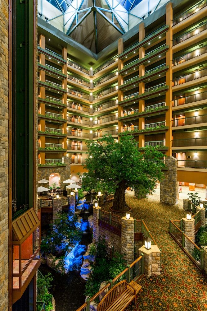 Chateau On The Lake Resort Spa and Convention Center 2