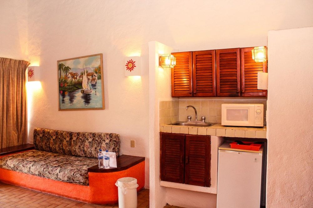 Plaza Tucanes Manzanillo 3