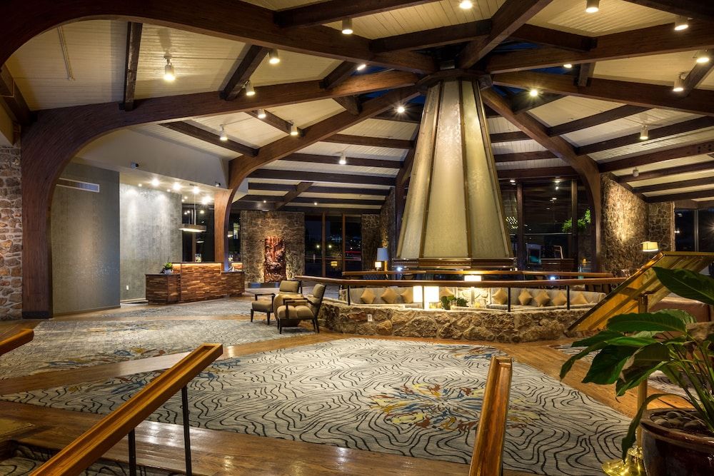 Lodge Of Four Seasons Golf Resort, Marina & Spa 3